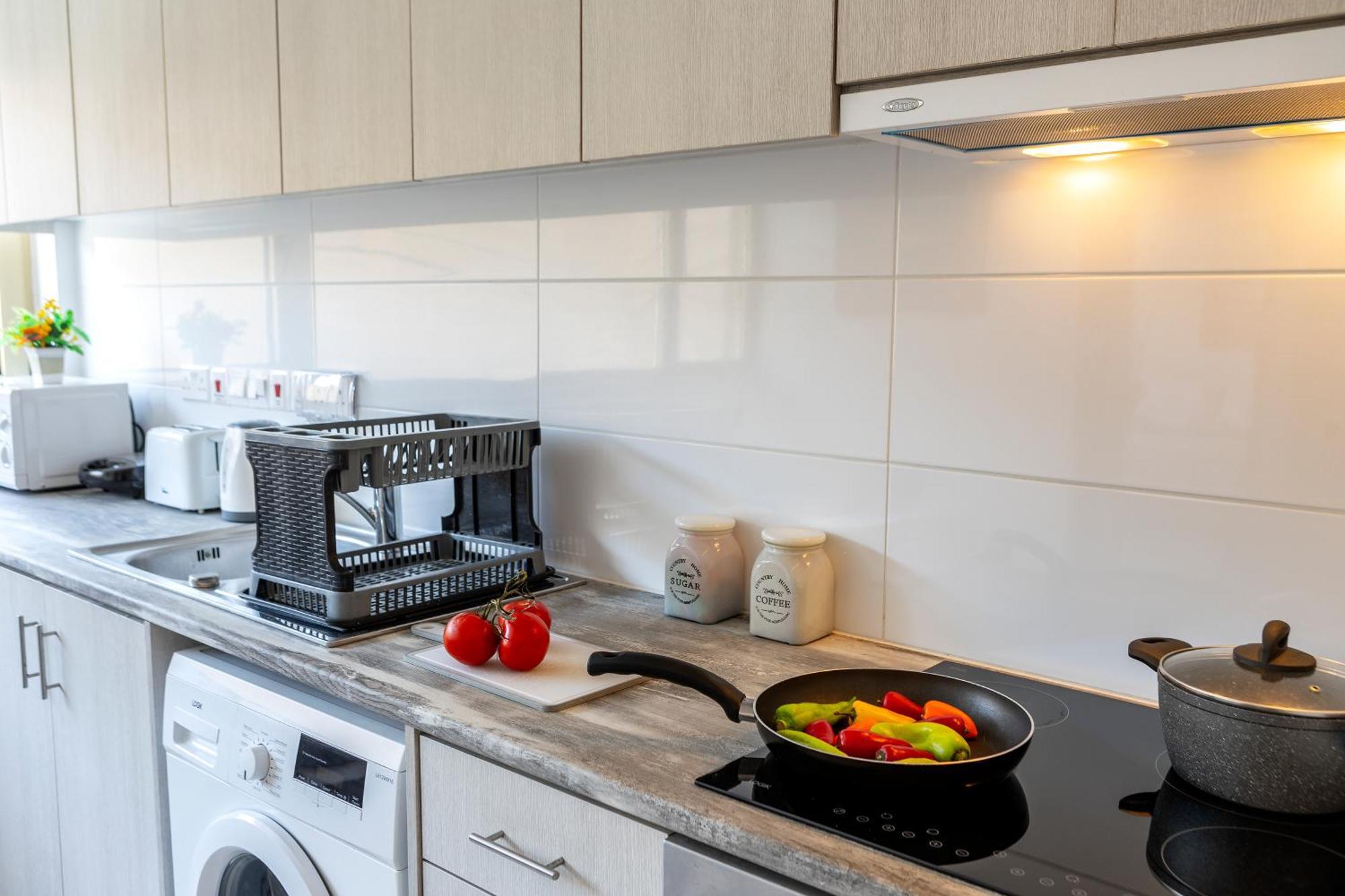 C-Premium Apts 100M From Beach And City Centre ラルナカ エクステリア 写真