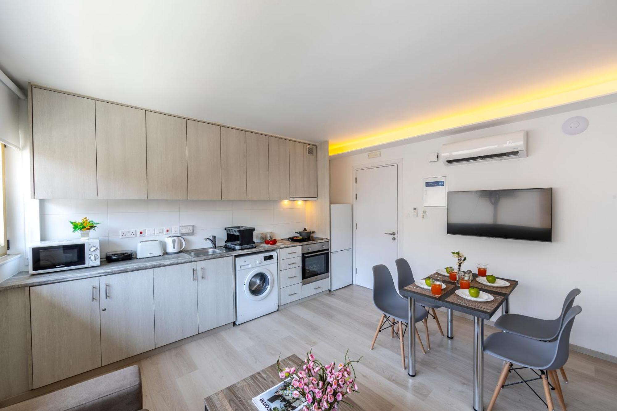 C-Premium Apts 100M From Beach And City Centre ラルナカ エクステリア 写真